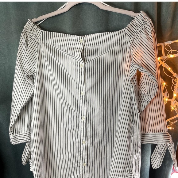 Banana Republic off the shoulder to. Small - Picture 5 of 6
